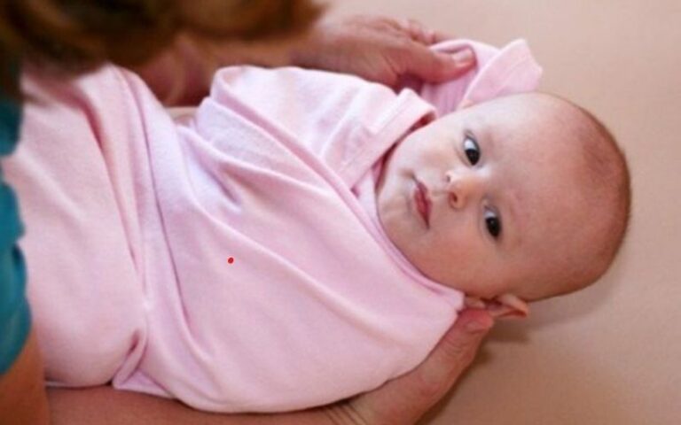 Quấn tả cho trẻ sơ sinh mùa hè