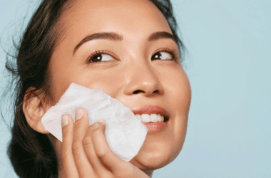 Tác Hại Khi Dùng Khăn Ướt Có Cồn Để Lau Mặt