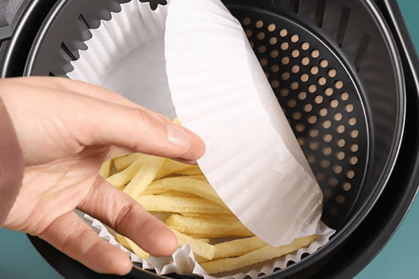 Đáp Cho Bạn_ Có Được Bỏ Giấy Thấm Dầu Vào Nồi Chiên Không Dầu Hay Không