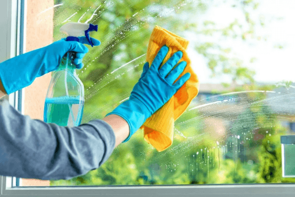 Lau sạch thiết bị công nghệ và kính không tốn công