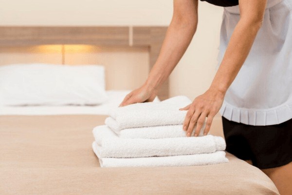 Nhiễm khuẩn chéo từ thói quen vệ sinh của nhân viên dọn phòng