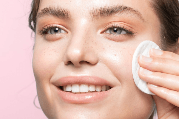 Sử dụng bông tẩy trang kém chất lượng, thô ráp