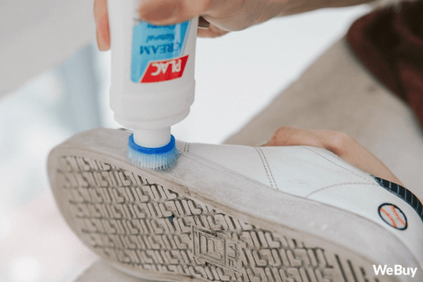 Vệ sinh phần đế giày Midsole & Outsole