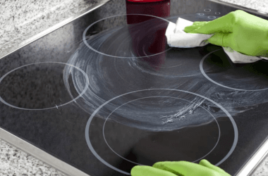 Tại Sao Bạn Nên Sở Hữu Khăn Lau Bếp Chuyên Dụng Thay Vì Giẻ Lau Cũ?
