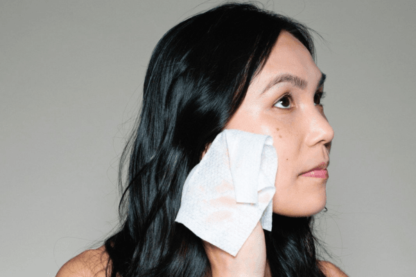 Công Dụng Của Khăn Tẩy Trang Trong Chu Trình Skincare