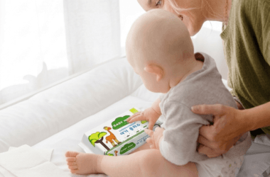 Lựa Chọn Khăn Ướt Dịu Nhẹ Để Vệ Sinh Cho Bé Sau Mỗi Lần Thay Tã
