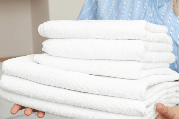 Mối Nguy Tiềm Ẩn Khi Sử Dụng Khăn Tắm Khách Sạn Và Khăn Bông Truyền Thống