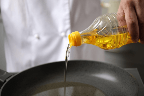 Sử Dụng Muối Ăn Hoặc Chanh Tươi